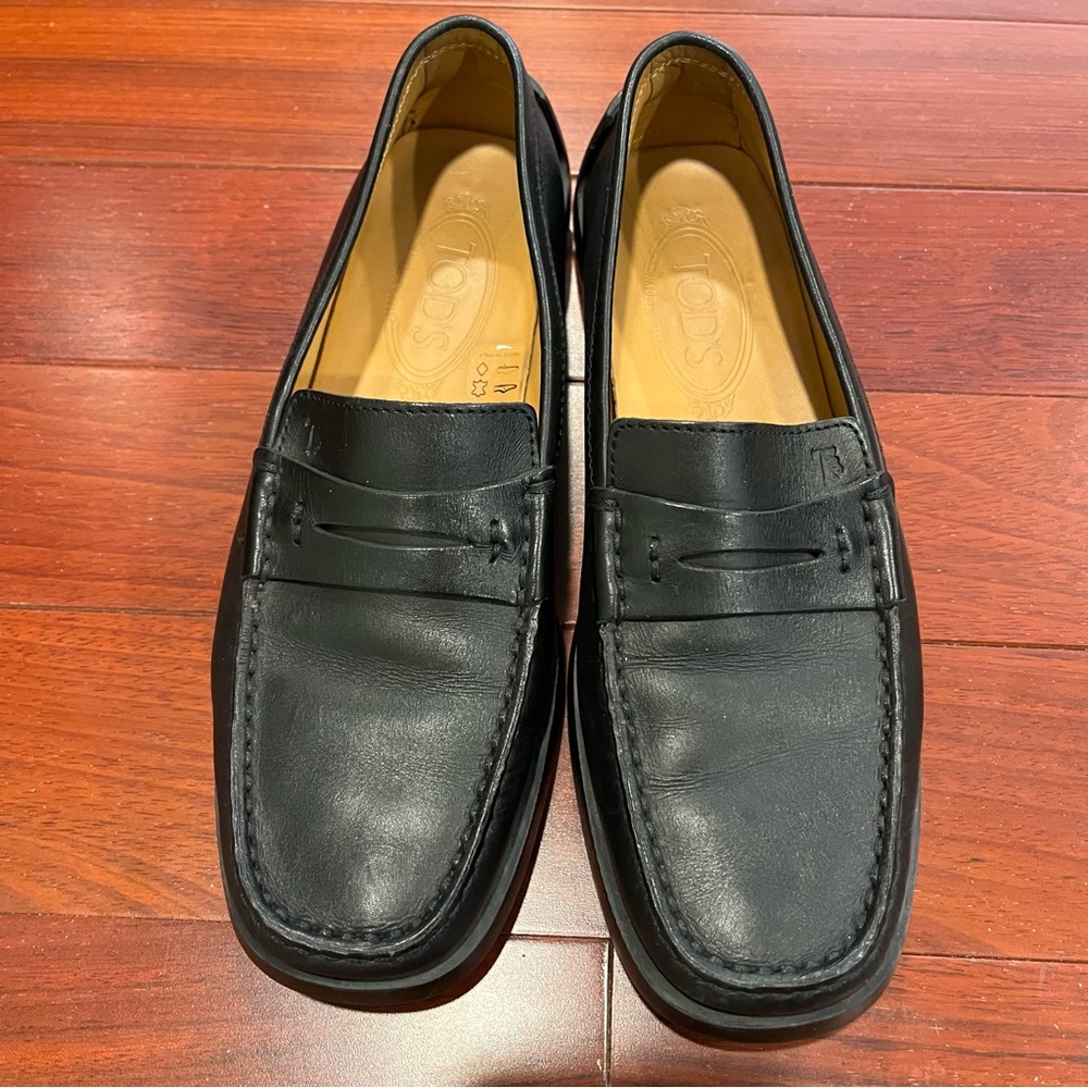 EUC Tod's Black Leather Driver Penny Loafers